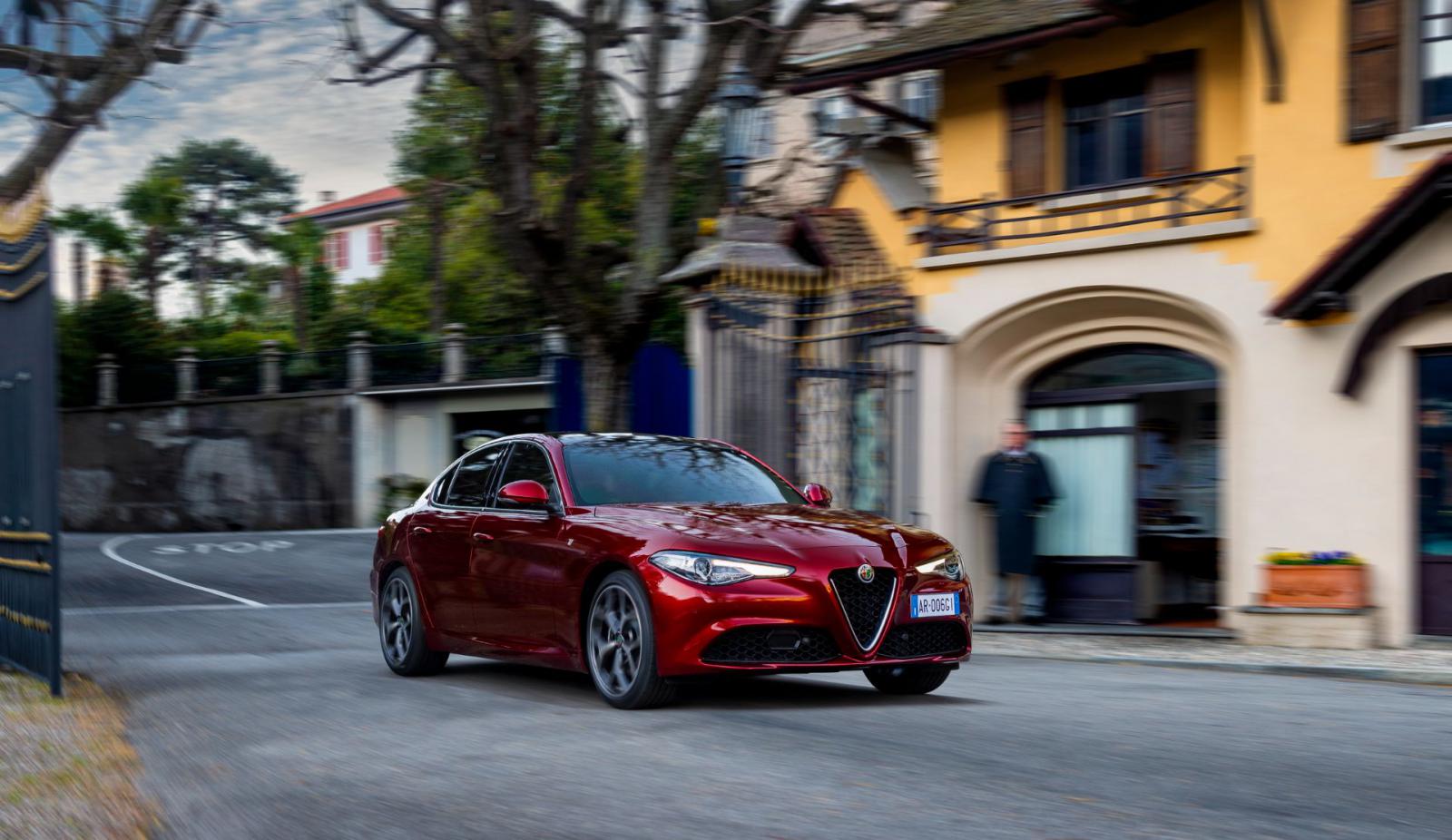 Οι Alfa Romeo Giulia και Stelvio τιμούν την 6C 2500 SS Coupe 